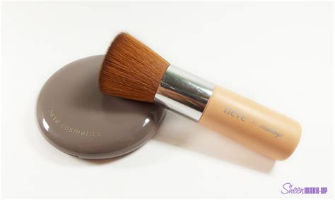 Neve Cosmetics: fondotinta Flat Perfection + Flatbuki.